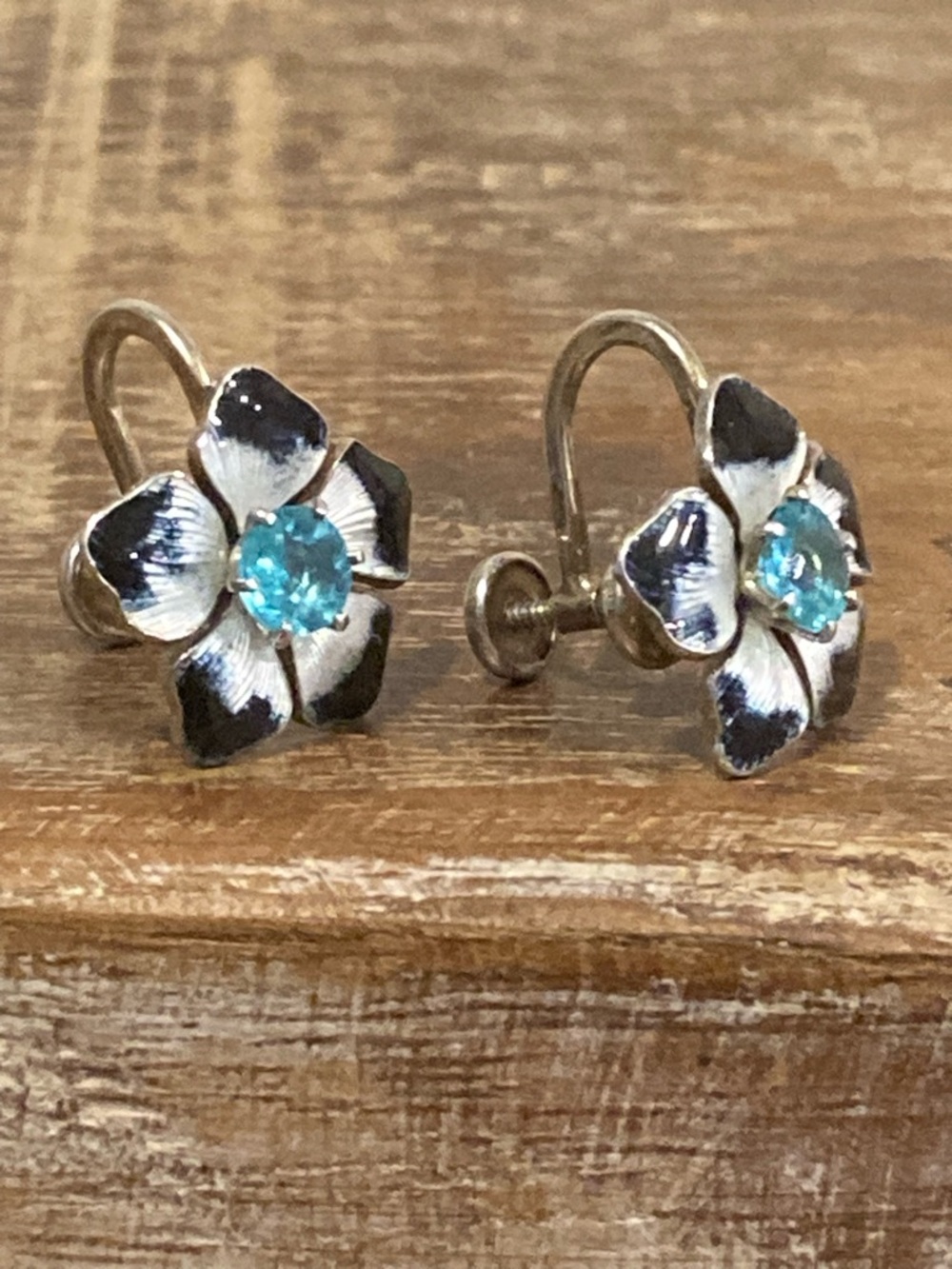 Vintage Sterling Silver Enamel Flower Earrings • Blue & White • Screw‑Back 5/8” - Picture 8 of 13